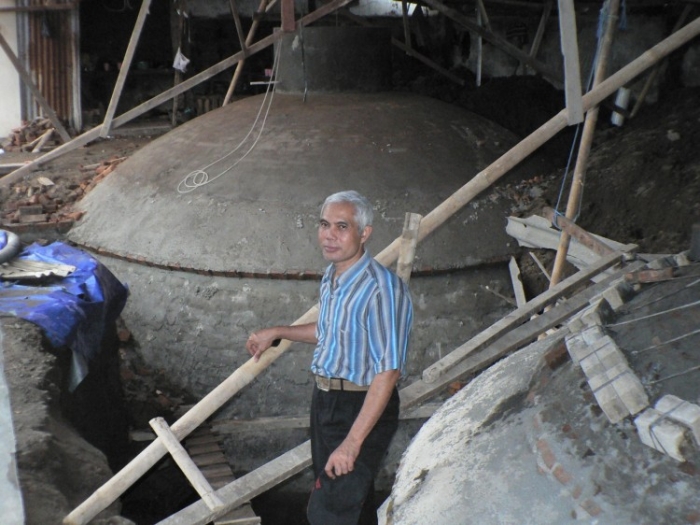 Mohammad Junidi Chasan, CEO al companiei indoneziene Bionat, în faţa uzinei de biogaz din Sleman, Indonesia, arhivă (prin bunăvoinţa Universităţii Boras)