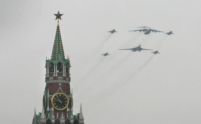 Avioane de luptă în Moscova (Alexey SAZONOV / AFP / Getty Images)