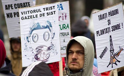 Protest anti-fracturare, Ziua Naţională de Protest Impotriva Francturarii Hidraulice, Bucureşti, 6 aprilie. (Claudia Craiu)