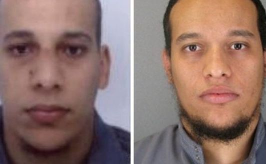 
Cei doi suspecţi urmăriţi de poliţia franceză pentru atacarea publicaţiei Charlie Hebdo: (de la st la dr) Cherif Kouachi şi fratele său Said Kouachi. (Captură Foto)