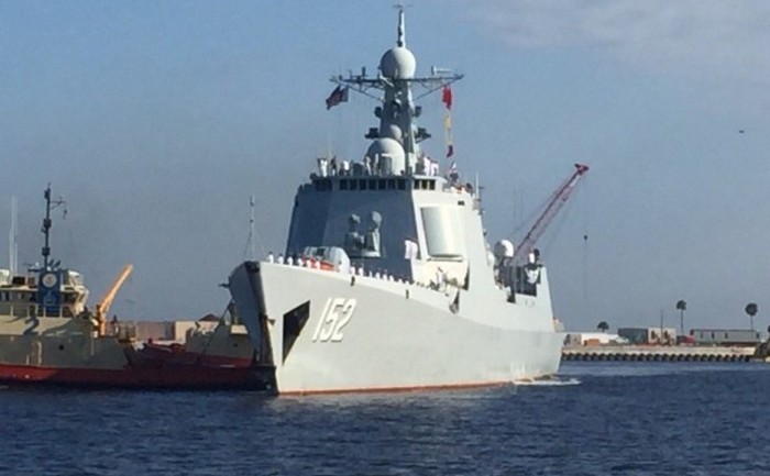 Distrugătorul chinez Jinan soseşte la Baza Maritimă Mayport, din Florida, 3 noiembrie 2015.