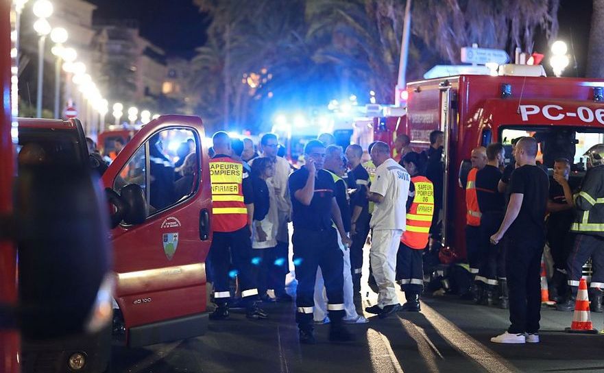 Echipe de salvare şi poliţie în Nisa, 14 iulie 2016, în urma atacului care a făcut cel puţin 80 de victime 