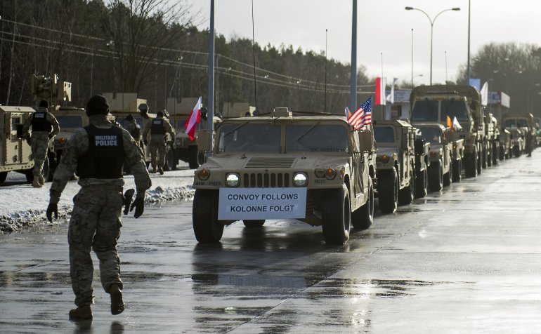 Soldaţi americani în timpul unei ceremonii de primire la graniţa polonezo-germană, în Olszyna, Polonia, 12 ianuarie 2017.